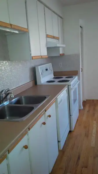 Comfortable townhouse for rent in Kanata. Two minutes to the 417 in Long Term Rentals in Ottawa - Image 11