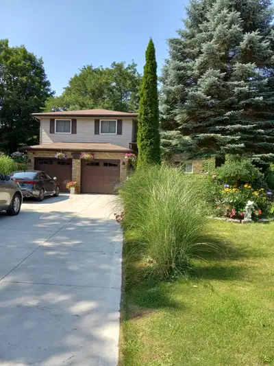 This is a beautifully situated residence in a desirable part of Owen Sound. Close to city bus. stop...