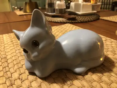MCM Blue Ceramic Cat Made By Canadiana Pottery Ingleside Ontario 6”l x 4”d x 3”h Follow redheadvinta...