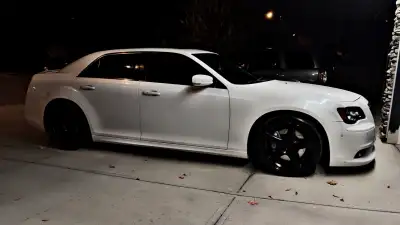 2012 chrysler 300c SRT8 75500 km on the car Mint condition for the year. Always bin taken good care...