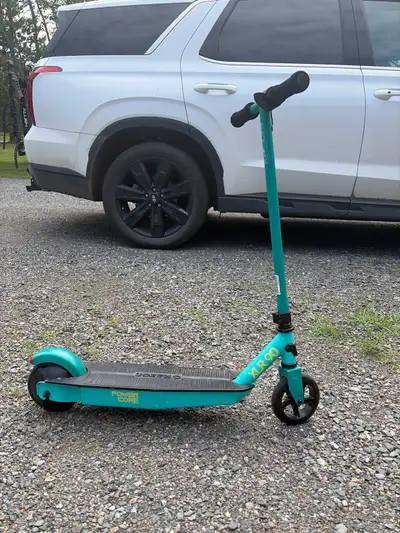 -color dark teal -speed 10 mph -you must kick with your foot and be going at least 5 km an hour then...