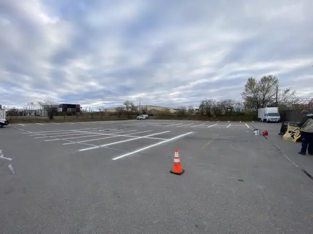 Parking Lot Sealing, Paving, Parking Lot Repair in Interlock, Paving & Driveways in Mississauga / Peel Region - Image 9