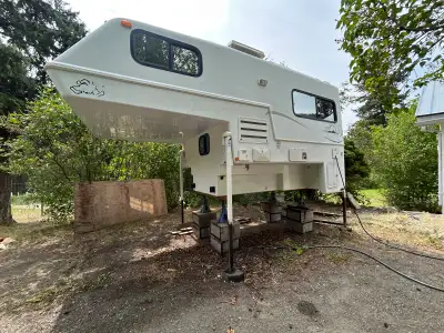 2005 Bigfoot 9.4 short box truck camper. -solar panels and 1000w inverter - 2 6 volt battery's repla...