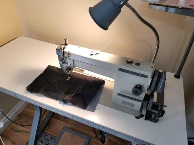 Industrial Mitsubishi Sewing Machine LS2-1180 Straight Stitch in Hobbies & Crafts in Belleville - Image 3
