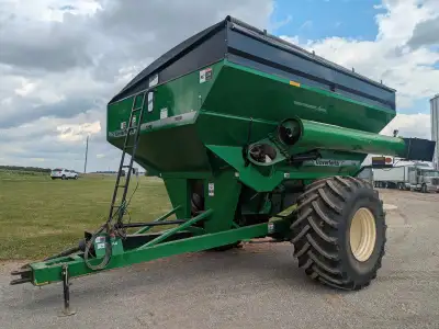 Very Nice 2012 Unverferth 7250 Grain Cart w/ Good Roll Tarp. 750bu Capacity. 17" Unload Auger. Hydra...