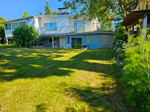 Ground floor suite with Private Entrance. 1 BDR, 1 BA, 1 parking spots inside the yard (not garage),...