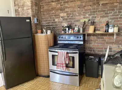 SOUS-LOCATION / SUBLET – DISPONIBLE DÈS LE 1 DÉCEMBRE Nous recherchons une personne (fille ou garçon...