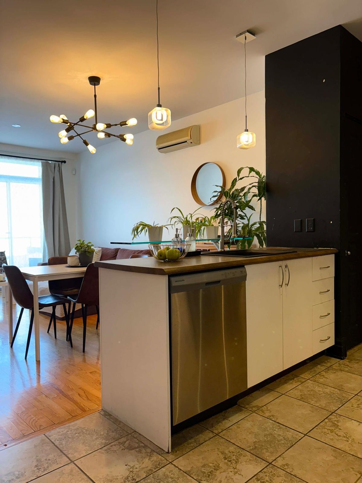 Cession de bail – Bright 3½ near Parc Laurier – $1550/month — photo 2