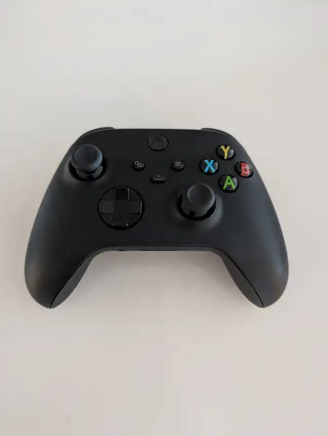 Xbox X/S Series Controller in Xbox Series X & S in City of Montréal - Image 2