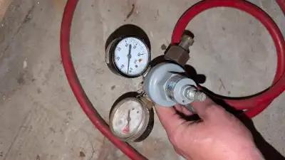 This pressure regulator is designed for CO2 or oxygen tanks, offering precise control over gas flow...