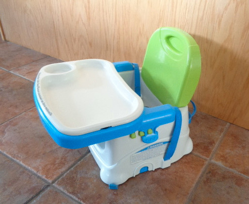 FISHER PRICE , Chaise d'enfant transportable dans Parcs, balançoires et bacs  à Granby