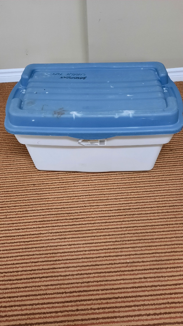 Rubbermaid Roughtote large storage box in Other in Mississauga / Peel Region - Image 3