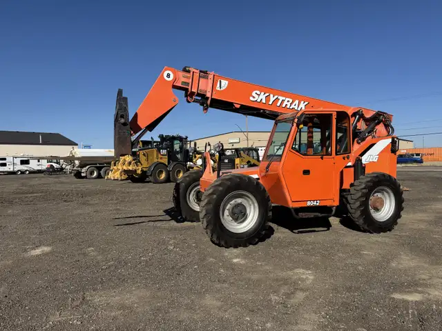 2006 JLG Skytrack 8042 in Heavy Equipment in Saskatoon - Image 2