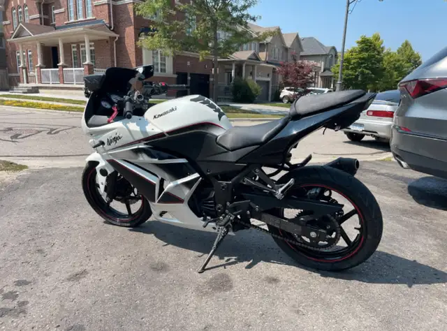 2011 Kawasaki ninja in Sport Bikes in Barrie - Image 4