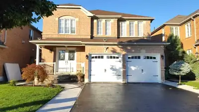 5Bed House in Brampton