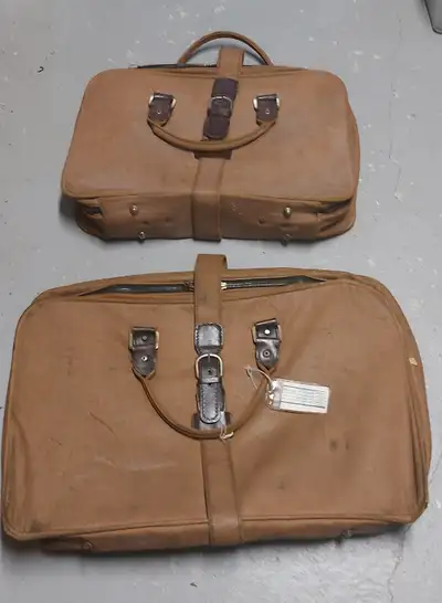 Valises 2 unités pour $1  Prix révisé 2024-12-20, View more
