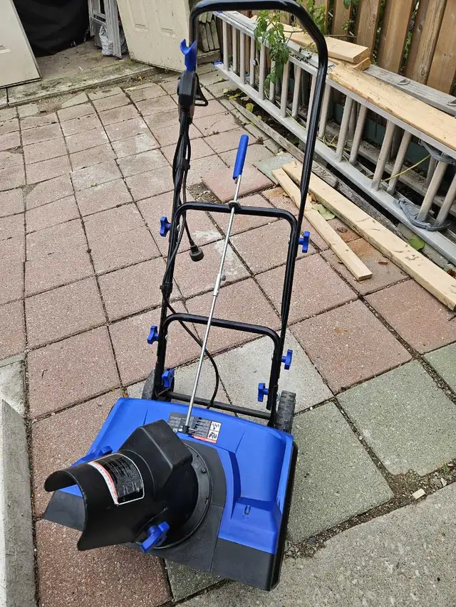 SnowJoe Electric Snow Blower in Snowblowers in City of Toronto - Image 6