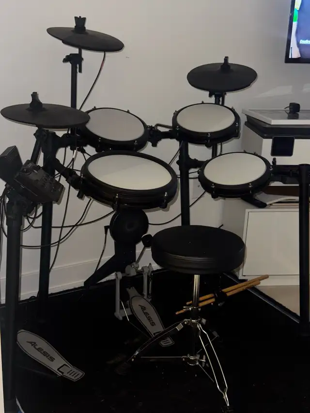 Alesis Nitro Max Electronic Drum Kit in Drums & Percussion in City of Toronto - Image 5