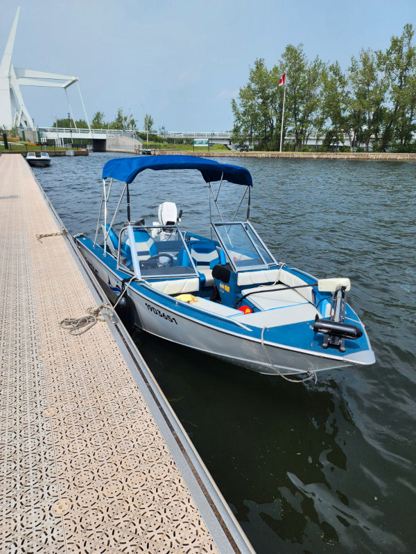 Bateau Spectrum 1994 dans Vedettes et bateaux à moteur  à Saint-Jean-sur-Richelieu