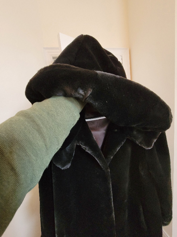 Full Length (Maxi Long) Black Faux Fur NUAGE Coat in Women's - Other in Markham / York Region - Image 2