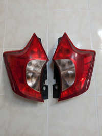 2015-2019 Nissan Versa Used OEM Tail Lights Pair Left and Right