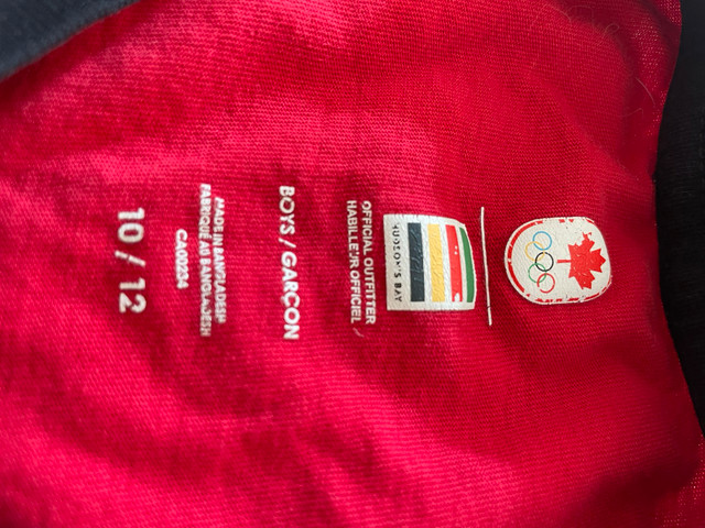 Boys Canada T-shirt size 10-12 in Kids & Youth in Oakville / Halton Region - Image 4