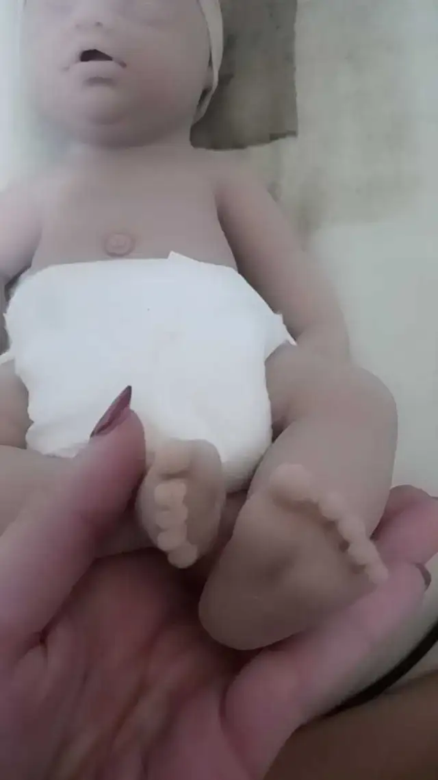 full body silicone baby girl reborn doll in Toys in Ottawa - Image 9