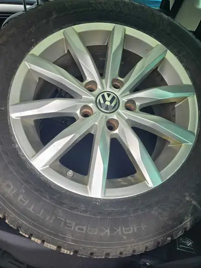4 mag volkswagen avec pneus d'hiver hakkapillita 10 clouté usure 12/32 245 60 18 5×130 Pour touareg...