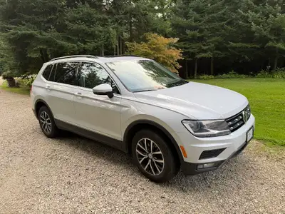 Very clean 2018 VW Tiguan, 4Motion all wheel drive, including moonroof and third row option (can sea...
