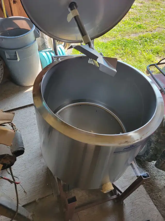 MINI BULK MILK COOLER in Livestock in Vernon - Image 3