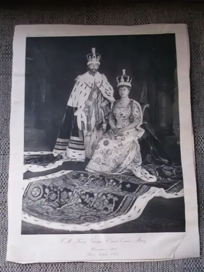 1. Selling a Picture of the Official Portrait of King George V and Queen Mary (Mary of Teck) -Corona...