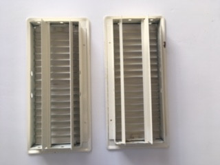 Two 4x10 metal floor registers in cream color in Heating, Cooling & Air in Peterborough - Image 2