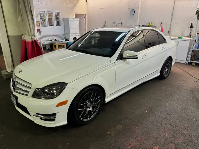 Mercedes Benz C Class V6, 3.5L, 2013 C300 in Cars & Trucks in City of Toronto - Image 4