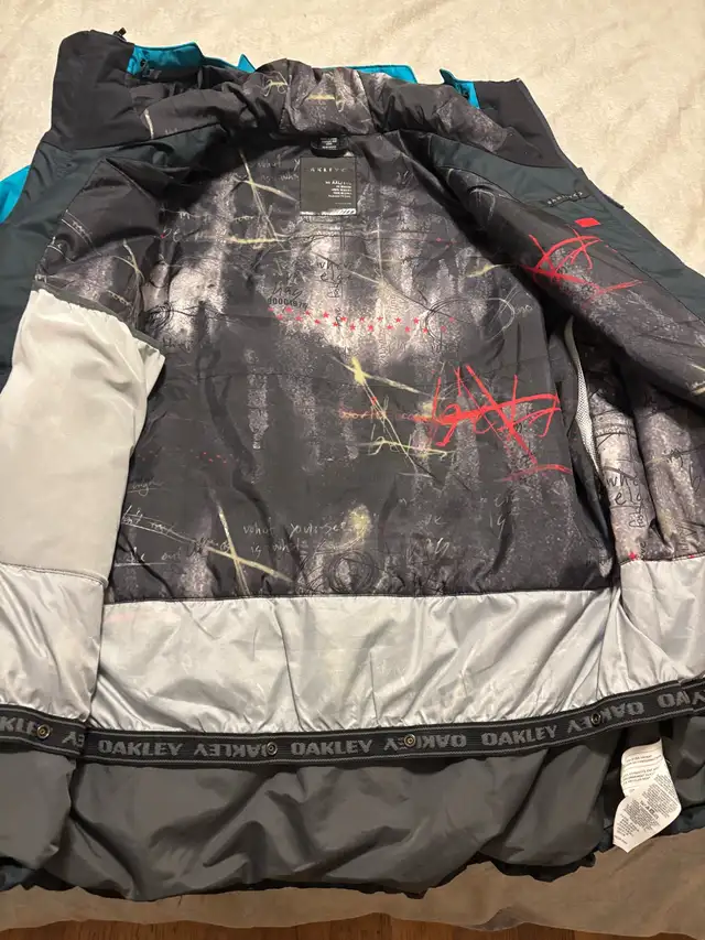 Men’s Oakley Ski Jacket - XXL - NEW in Ski in Red Deer - Image 4