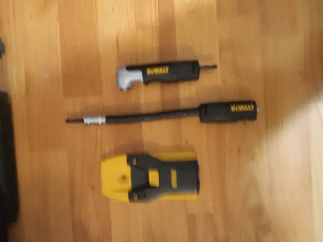 coffre dewalt avec plusieurs outils in Power Tools in Laval / North Shore - Image 9