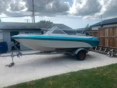 Early or mid 90 S 115 2 stroke merc Needs trim motor Wireing on trailer Has Brand new bearings on hu...