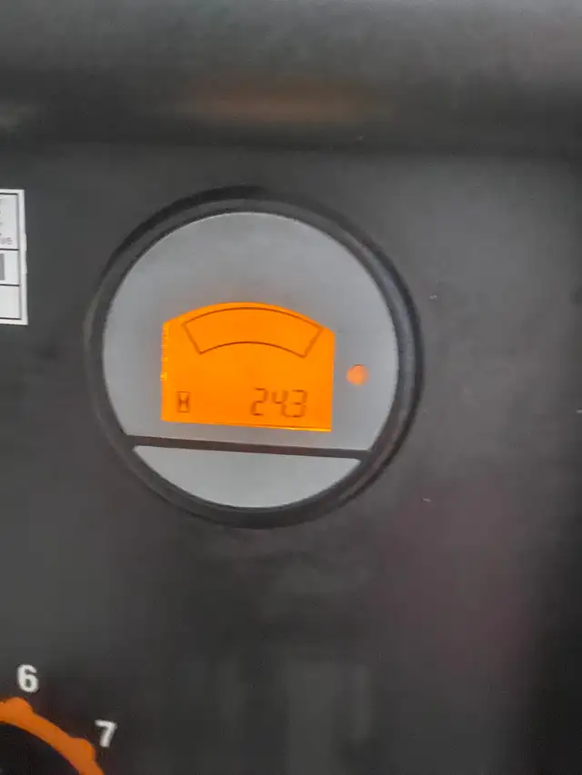 USED LIKE NEW HOBART GAS WELDER/GENERATOR in Other in Edmonton - Image 3