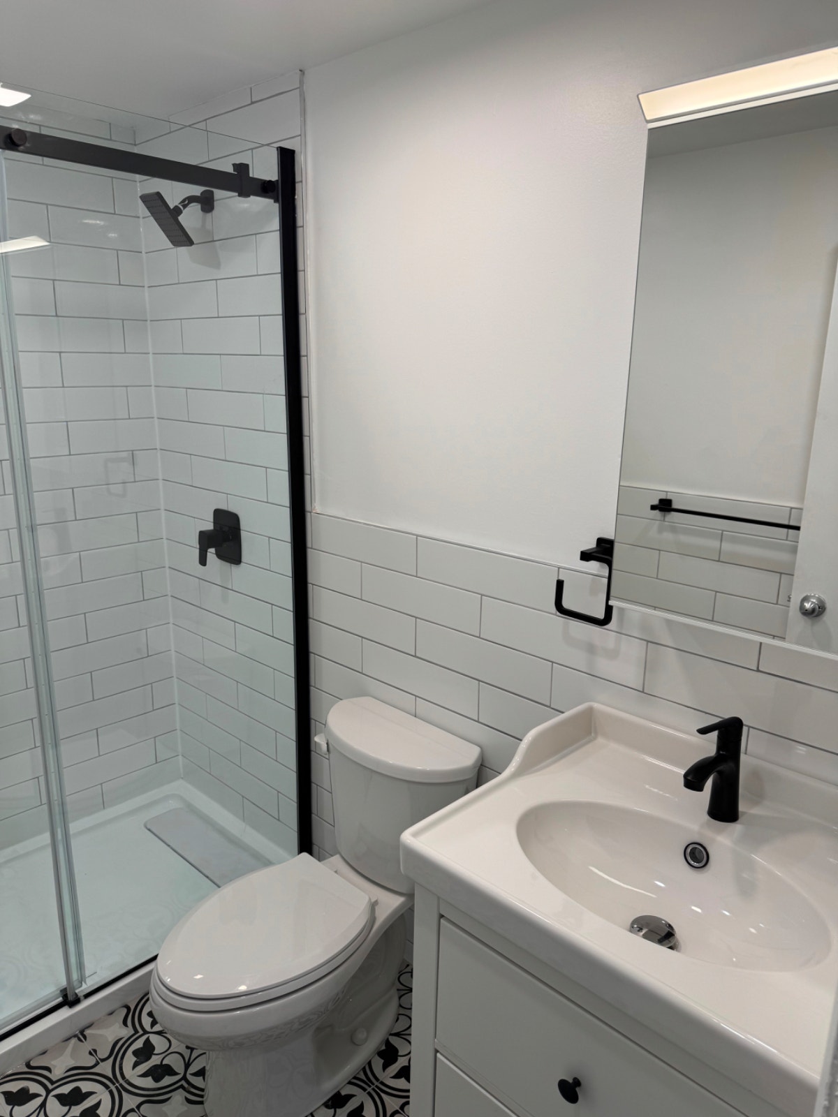 *rabais 30$/mois** Studio 2 1/2 Laval style loft rénové — photo 1
