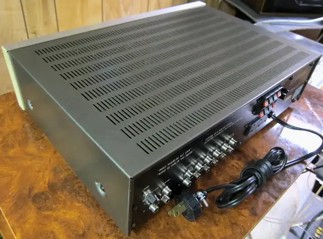 SHERWOOD AD-2220 CP STEREO INTEGRATED AMPLIFIER LIKE NAD ROTEL in Stereo Systems & Home Theatre in Ottawa - Image 9