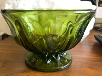 Vintage - Lovely green depression glass bowl for candy or compote Dimensions: 6 inches in diameter a...