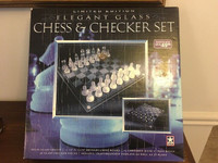Wonderful Vintage Retro Large GLASS CHESS SET Frosted Clear
