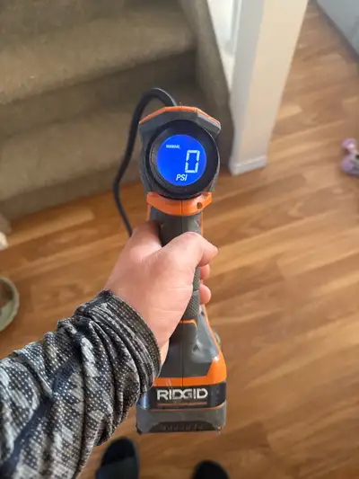 Rigid tire pump with 18 V battery, View more