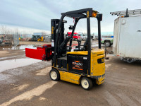 2013 Yale Electric Forklift with Clamper - Trades ok!