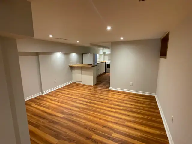 1-Bed Studio Basement with Backyard Deck - Junction