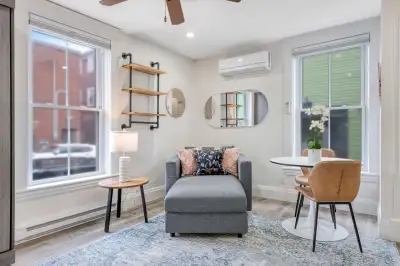 Perfect Pied-à-Terre, Steps from the Harbor - Rare Long Lease