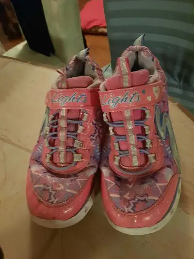 SIZE 3 Skechers, Lights don't work!, View more