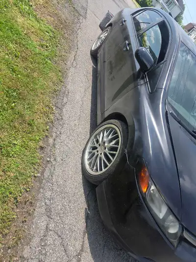Honda civic 2007 dx 4 porte Très bon véhicule jamais eu de problème avec je fait 200 kilomètres par...