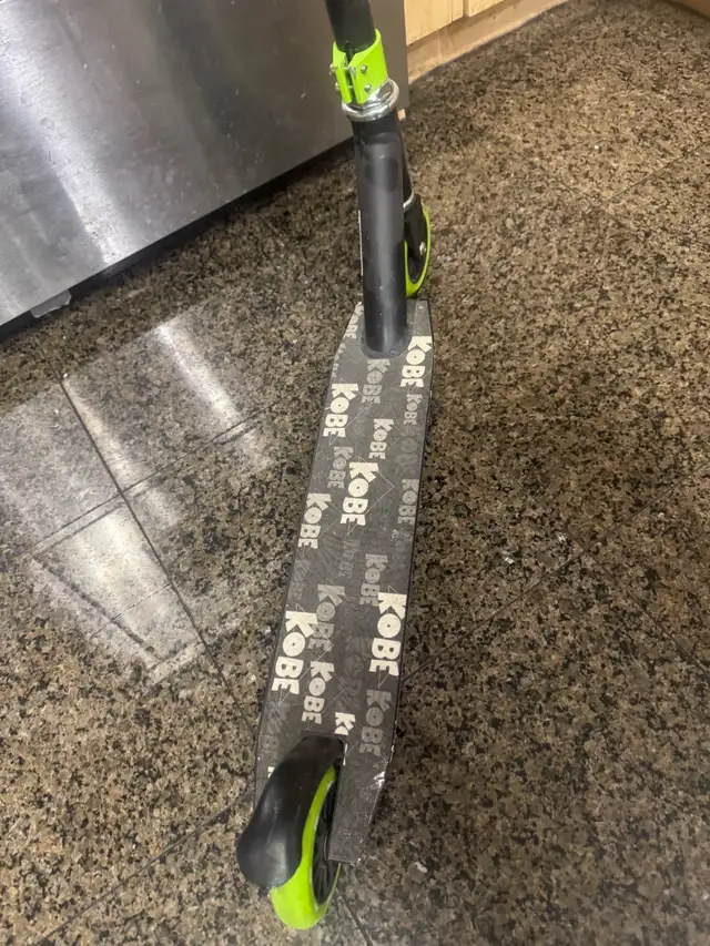 Kobe stunt scooter572869499013058561