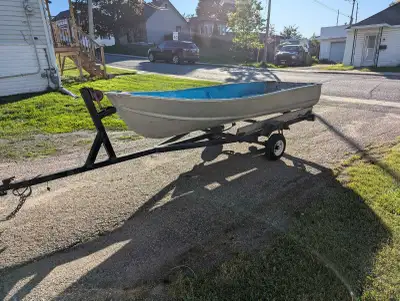 12ft aluminum boat and trailer. Comes with ownership. Justed towed it 1.5hrs, no issues. If you have...