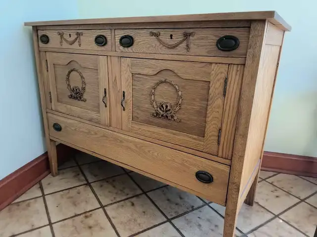 SIDEBOARD_ANTIQUE_SOLID WOOD(OAK)_BEAUTIFUL in Hutches & Display Cabinets in Edmonton - Image 4